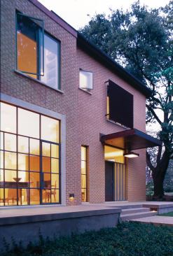 At the 2001 Tailored House in Highland Park, Texas, Shipley created a subdued exterior that defers to the surrounding older homes.