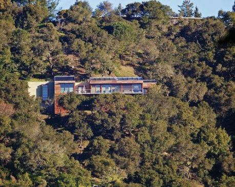 The building’s sustainable features include a green roof, a sophisticated rainwater management system, and photovoltaic and solar hot water panels.