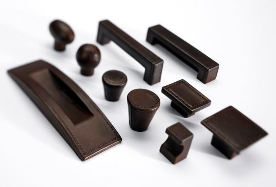 One of Great Britain’s premiere hardware brands is raising its profile in the U.S. market with a broad introduction of new products, including The Leather Composite series. Pieces appear to be handstitched leather, but are in fact a faux look that results from a casting of composite resin and dyed marble. Mocha or espresso finishes are available, but custom orders are availabe. Turnstyle Designs Ltd. www.turnstyledesigns.com.
