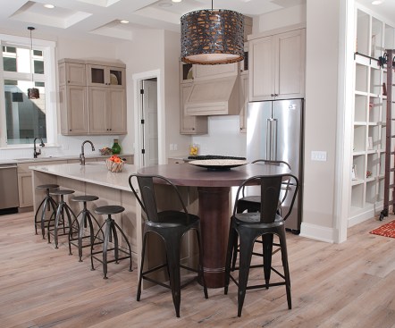 A tavern-like
bar table lends an appealing contemporary vibe to the kitchen of this
award-winning home from Visbeen Architects.