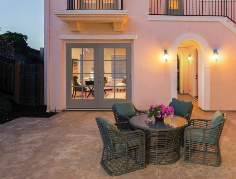The timeless appeal of divided lites on this 8-Lite VistaGrande® Flush-Glazed patio door is a fresh take on a classic look as well as instantly brightens the space. 