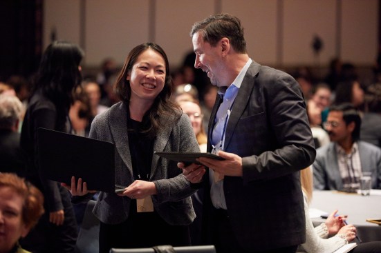 Wanda Lau, editor of technology and practice for ARCHITECT, collaborates with an attendee at the 2020 CarbonPositive Event.