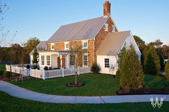 The residences represent a range of styles, but most hew closely to pre-modern rural models.