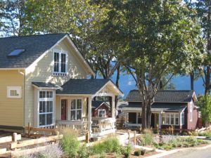 Situated in a grove of mature oak trees, the neighborhood offers stunning views of Mt. Hood and the Columbia River. "The larger community is a combination of progressive, sporty, nature-oriented people and small-town residents with rural values," says architect Ross Chapin. "Demographically, it's kind of at the crossroads of America."